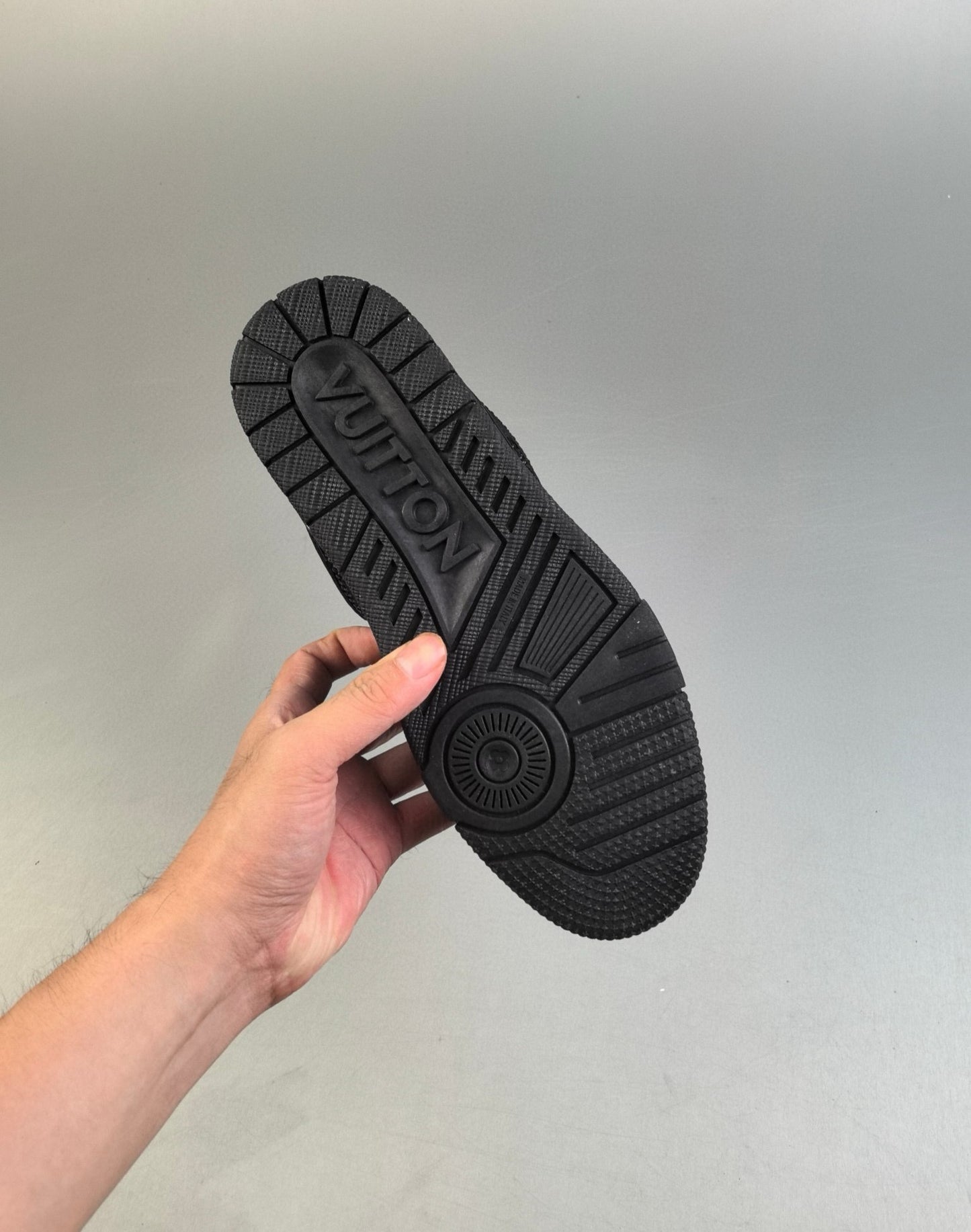 Louis Vuitton Trainer Negras