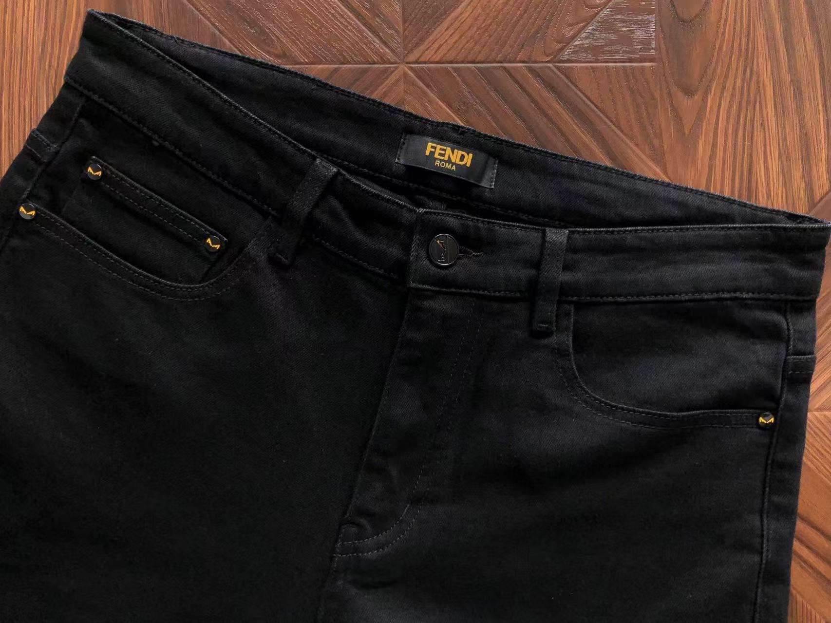 Pantalones Fendi Negros