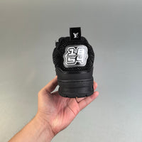 Louis Vuitton Trainer Negras